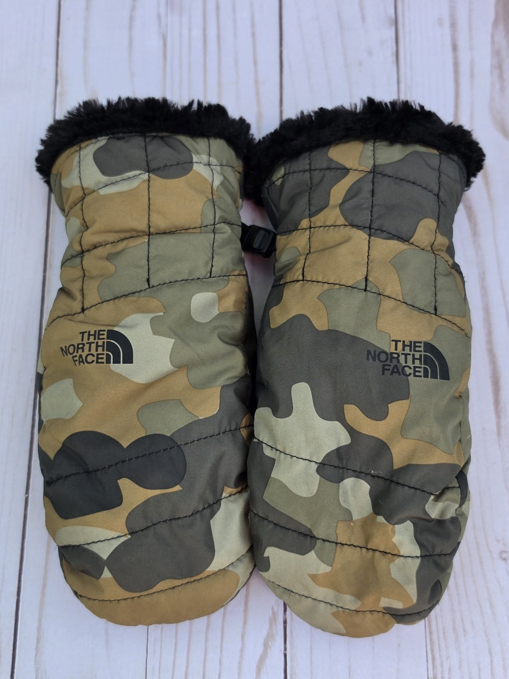 The North Face Womens' Camo Puffer Mittens - Green/Khaki